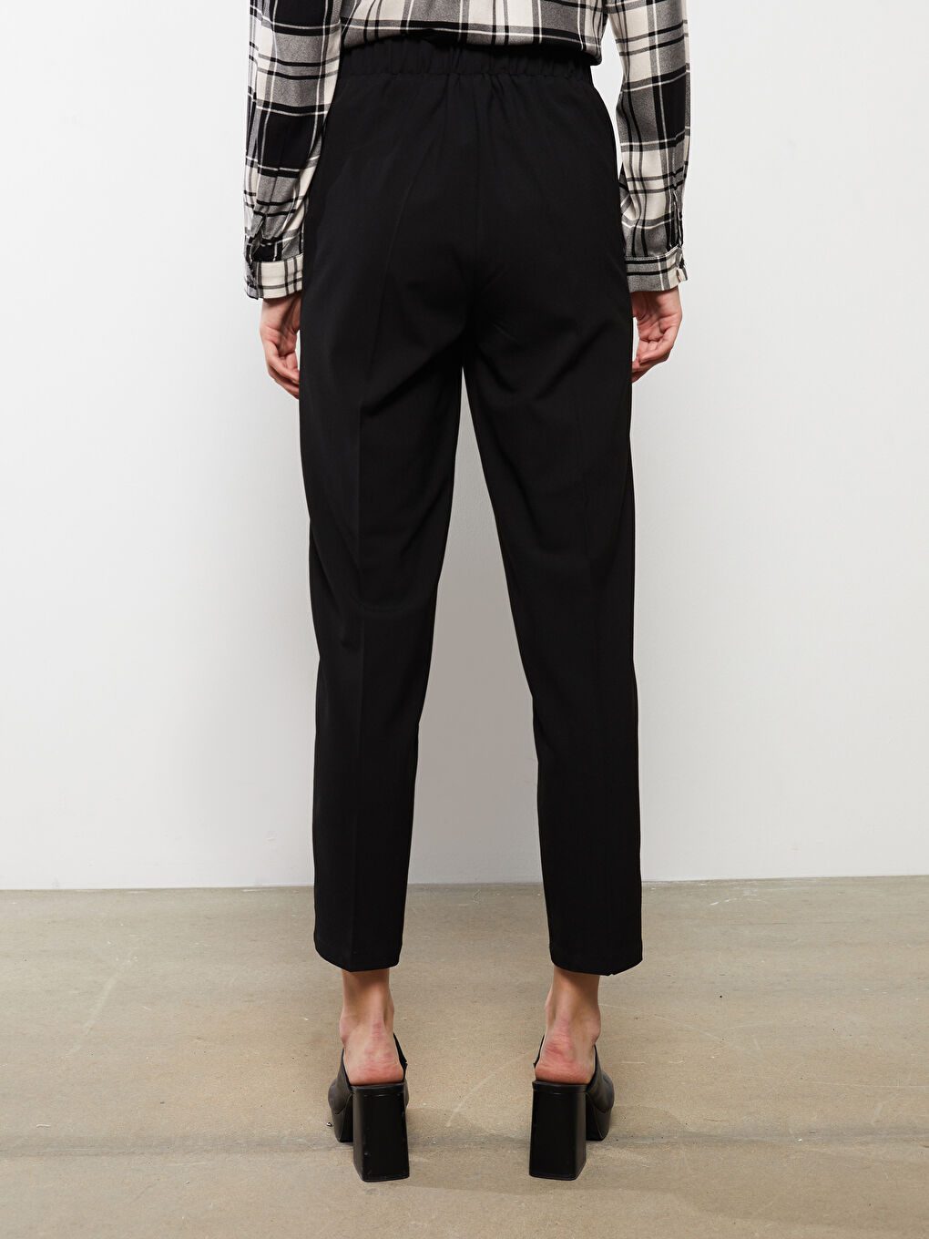 Women's Standard Fit Plain Trousers-4