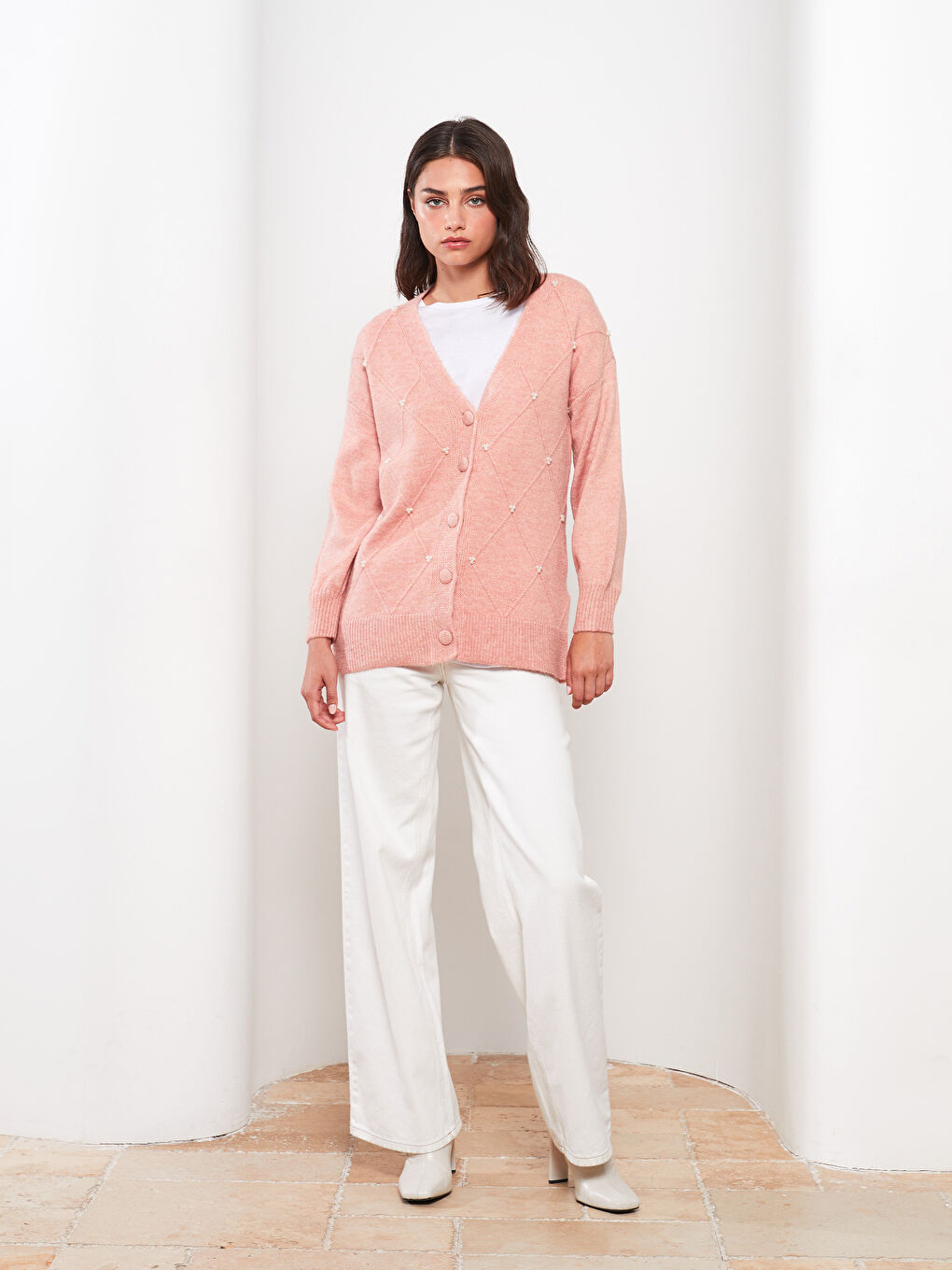 Pembe V Yaka İnci Detaylı Uzun Kollu Kadın Triko Hırka-2