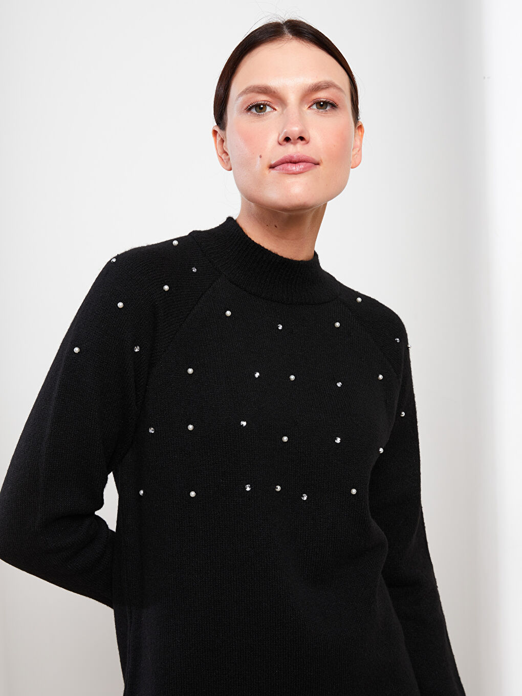 Siyah Dik Yaka Pul Payetli Uzun Kollu Kadın Triko Tunik-1