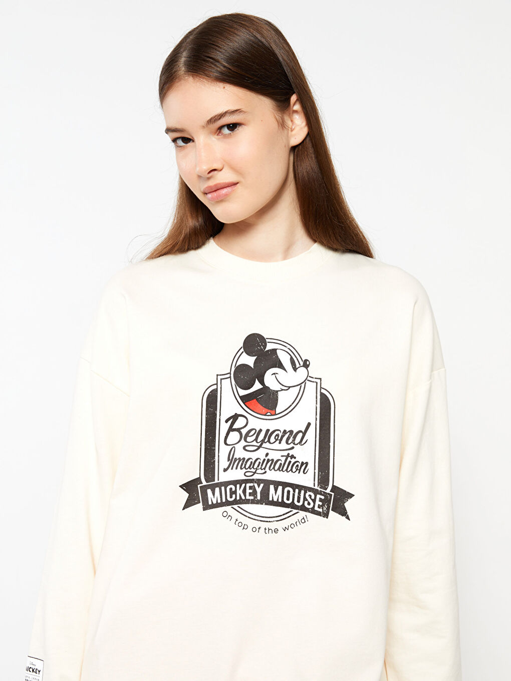 LCW Modest Krem Rengi Bisiklet Yaka Mickey Mouse Baskılı Uzun Kollu Oversize Kadın Sweatshirt Tunik