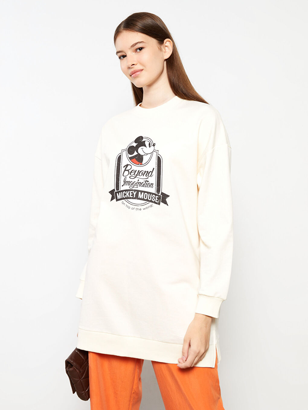 LCW Modest Krem Rengi Bisiklet Yaka Mickey Mouse Baskılı Uzun Kollu Oversize Kadın Sweatshirt Tunik - 2