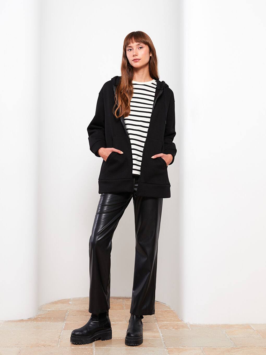 Siyah Kapüşonlu Oversize Kadın Kalın Fermuarlı Sweatshirt-2