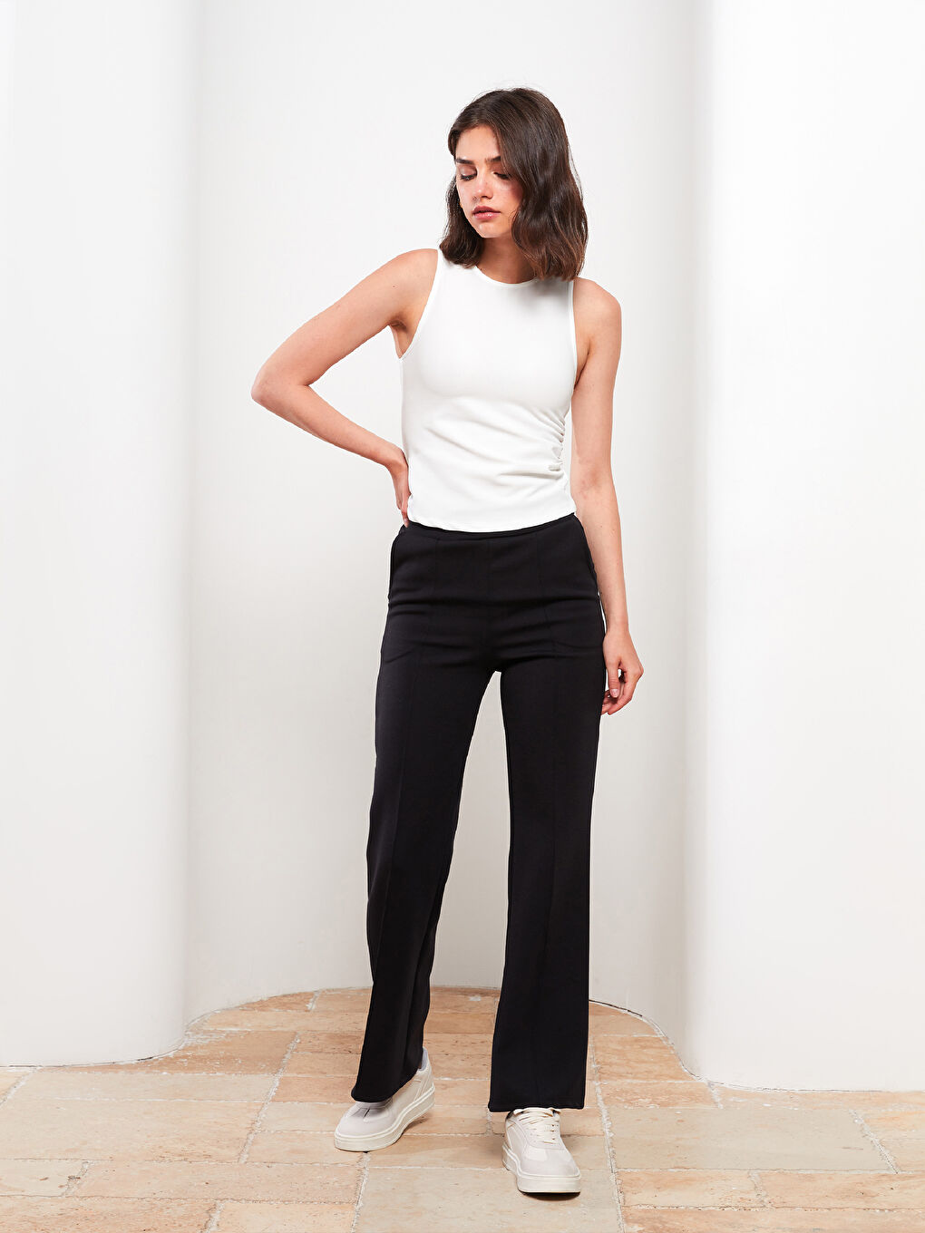 Siyah Yüksek Bel Standart Fit Düz Cep Detaylı Kadın Pantolon-1
