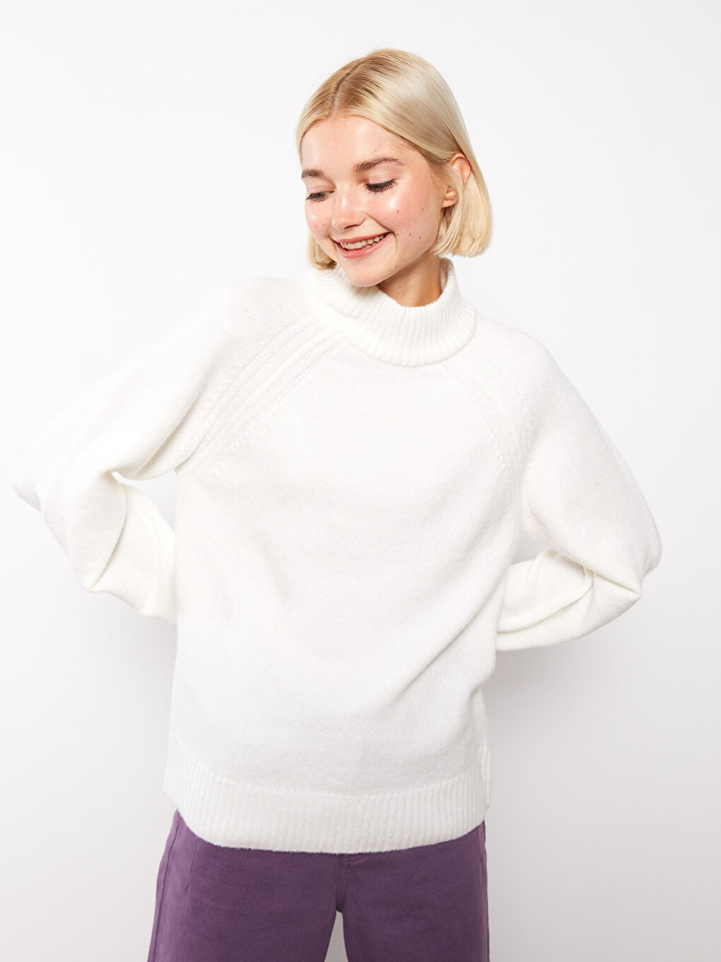 Ekru Yarım Balıkçı Yaka Kendinden Desenli Uzun Kollu Kadın Triko Kazak-1