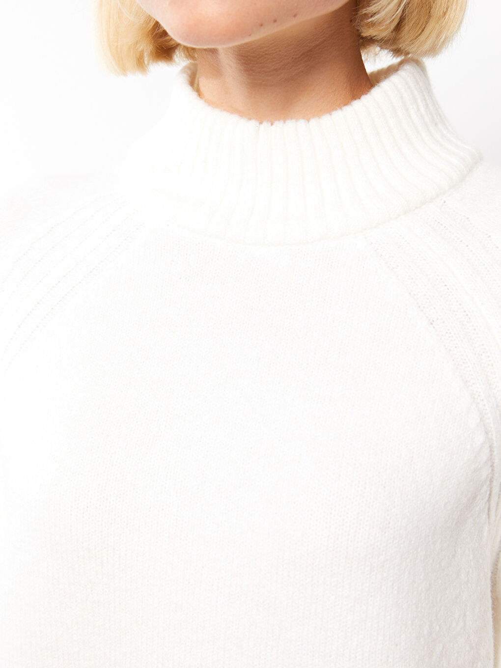 Ekru Yarım Balıkçı Yaka Kendinden Desenli Uzun Kollu Kadın Triko Kazak-3