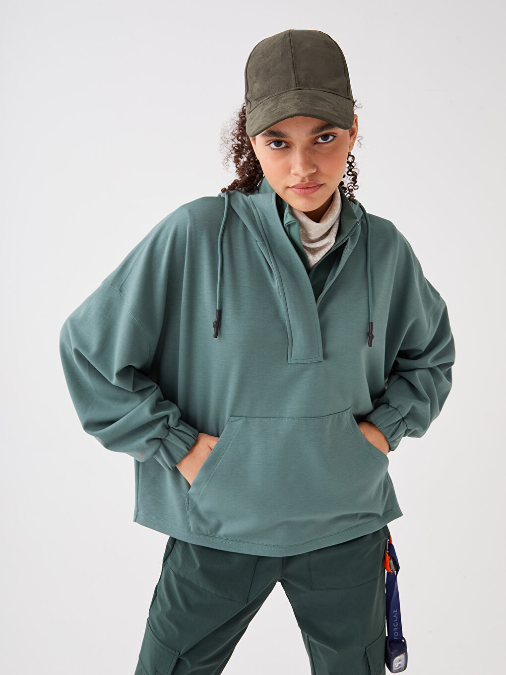 Yeşil Kapüşonlu Baskılı Uzun Kollu Kadın Sweatshirt-1