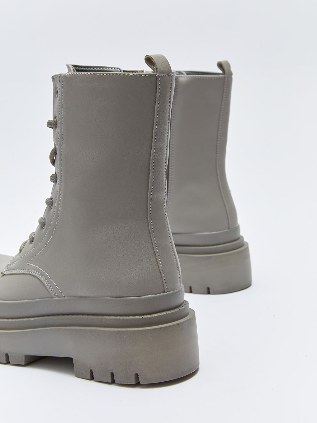 Gri Deri Görünümlü Bağcıklı Kadın Bot-4