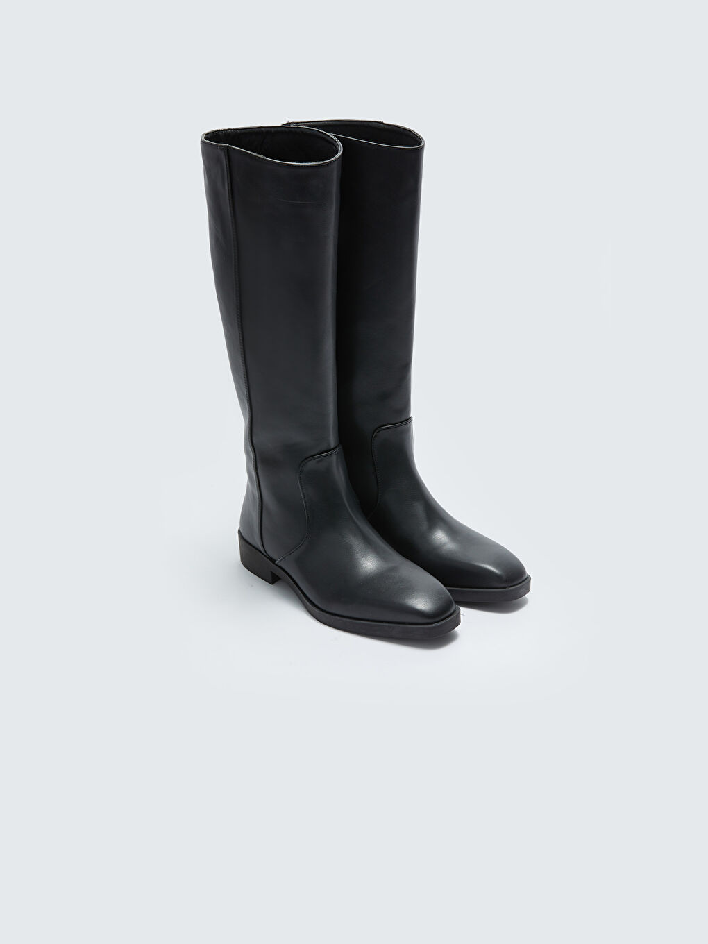 Siyah Deri Görünümlü Kadın Çizme
