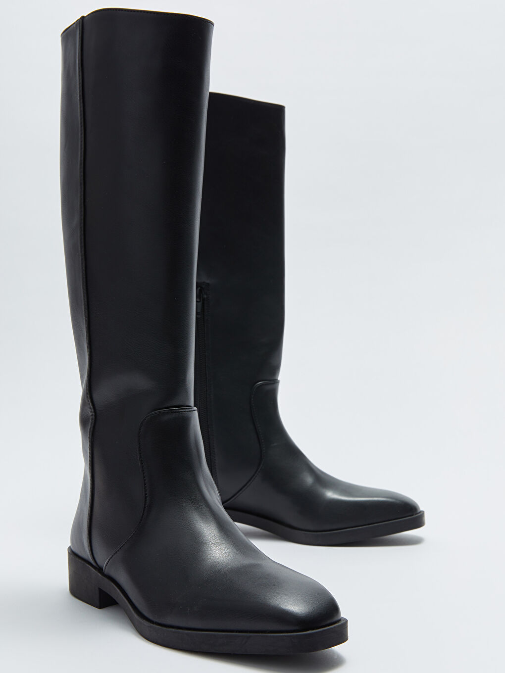 Siyah Deri Görünümlü Kadın Çizme-2