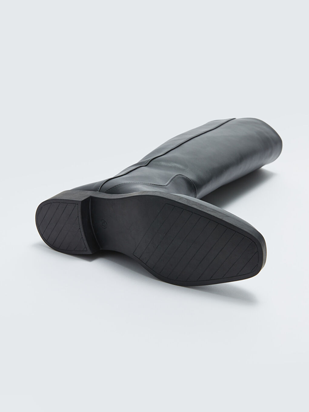 Siyah Deri Görünümlü Kadın Çizme-3