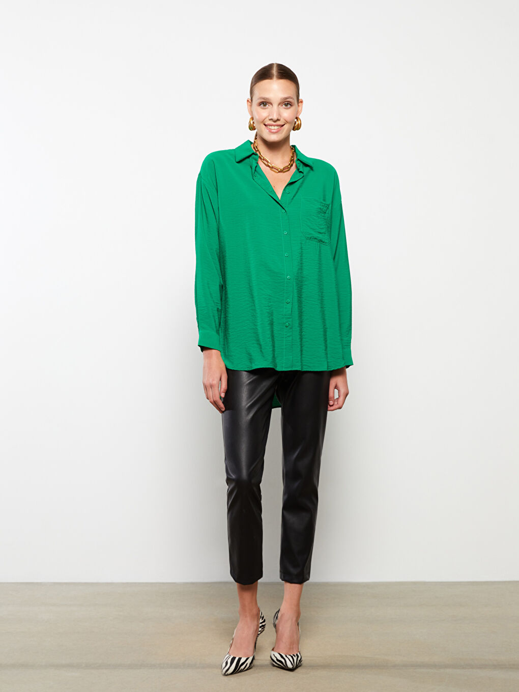 Yeşil Önden Düğme Kapamalı Düz Uzun Kollu Kadın Gömlek