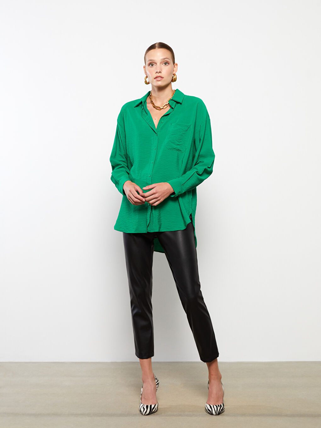 Yeşil Önden Düğme Kapamalı Düz Uzun Kollu Kadın Gömlek-1