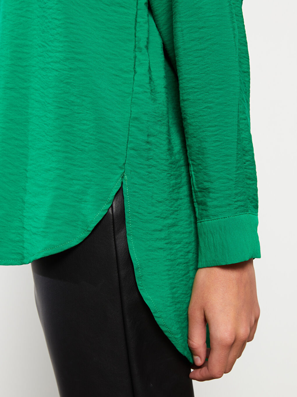 Yeşil Önden Düğme Kapamalı Düz Uzun Kollu Kadın Gömlek-4