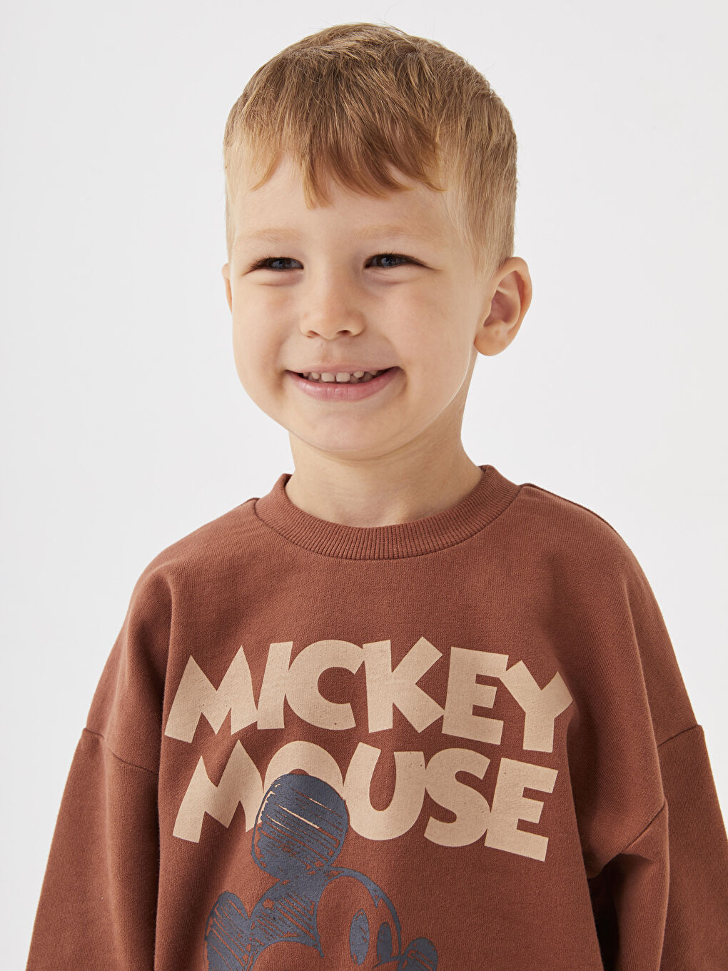 LCW baby Kahverengi Bisiklet Yaka Uzun Kollu Mickey Mouse Baskılı Erkek Bebek Sweatshirt - 1