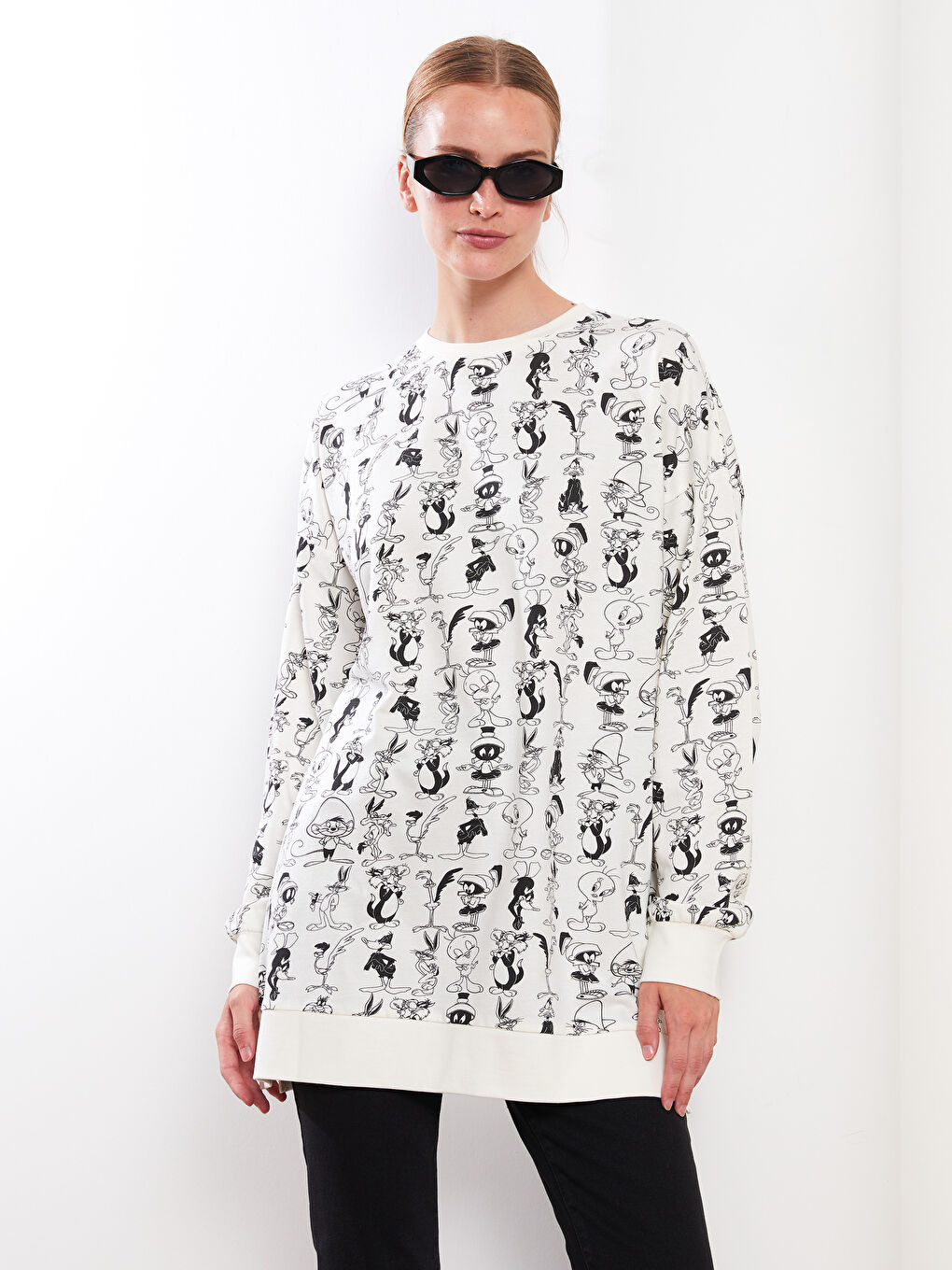 LCW Modest Crew Neck Bugs Bunny Printed Long Sleeve Oversize Women's Sweatshirt Tunic -W2ER49Z8-LRA