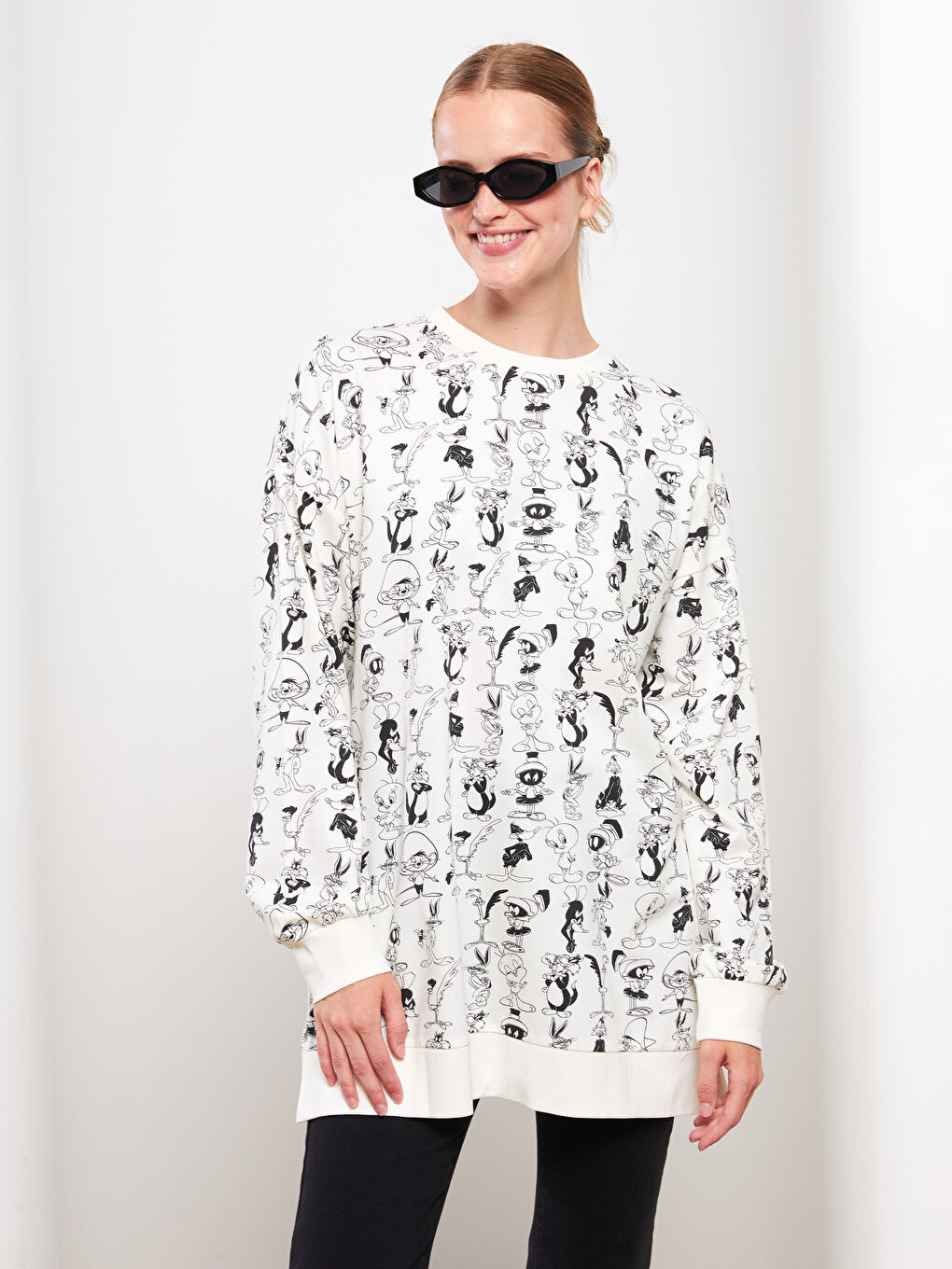 LCW Modest Crew Neck Bugs Bunny Printed Long Sleeve Oversize Women's Sweatshirt Tunic -W2ER49Z8-LRA