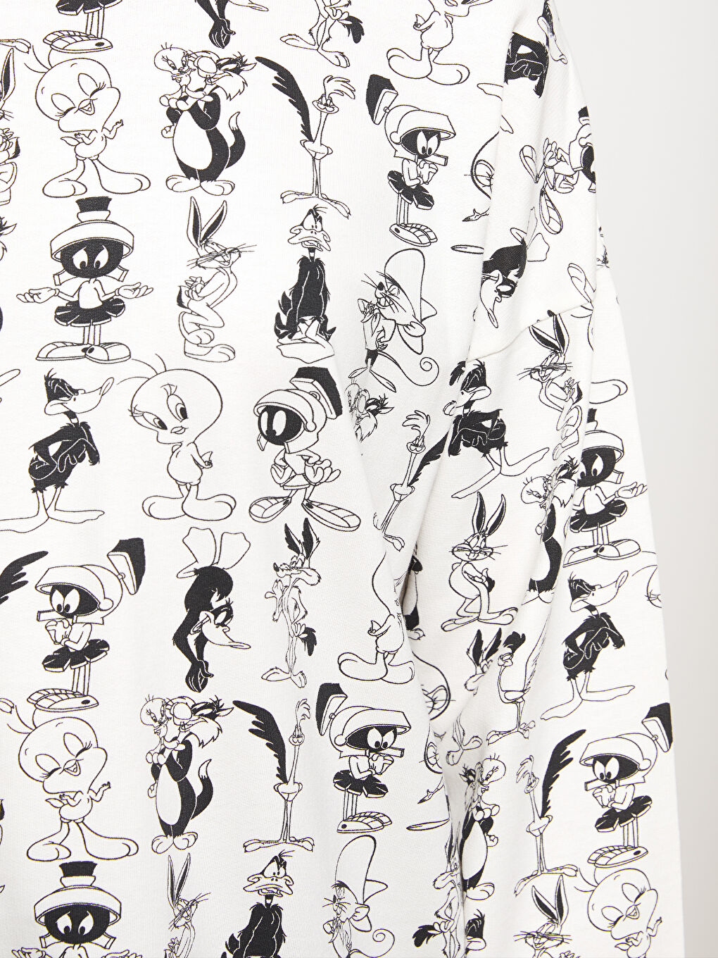 LCW Modest Crew Neck Bugs Bunny Printed Long Sleeve Oversize Women's Sweatshirt Tunic -W2ER49Z8-LRA