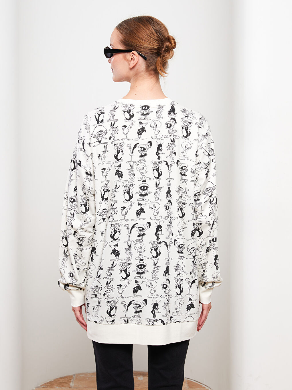 LCW Modest Crew Neck Bugs Bunny Printed Long Sleeve Oversize Women's Sweatshirt Tunic -W2ER49Z8-LRA