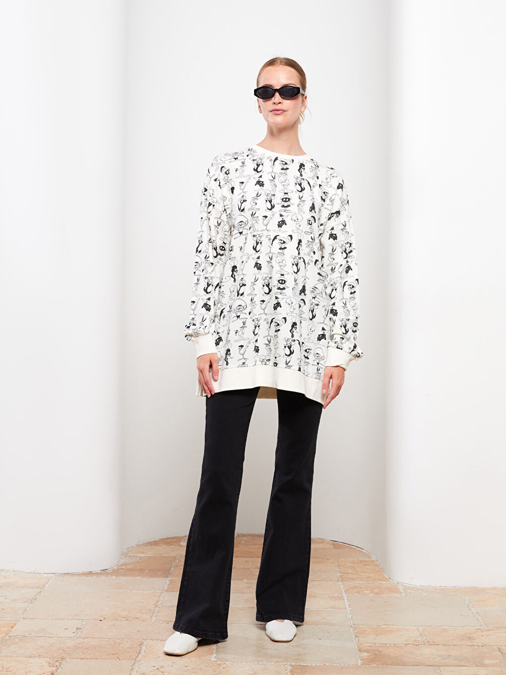LCW Modest Crew Neck Bugs Bunny Printed Long Sleeve Oversize Women's Sweatshirt Tunic -W2ER49Z8-LRA