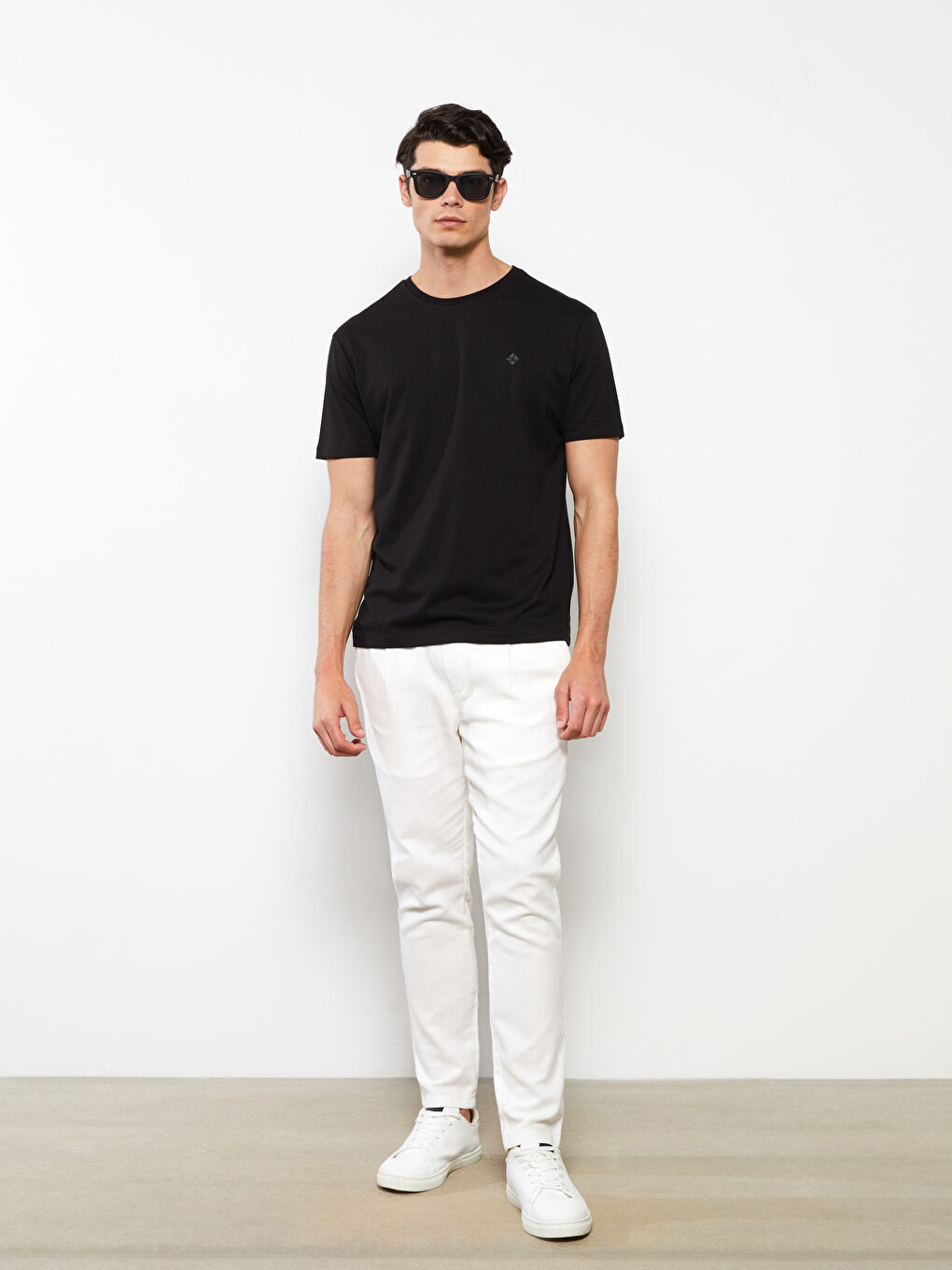 Siyah Bisiklet Yaka Kısa Kollu Pike Erkek Tişört-2