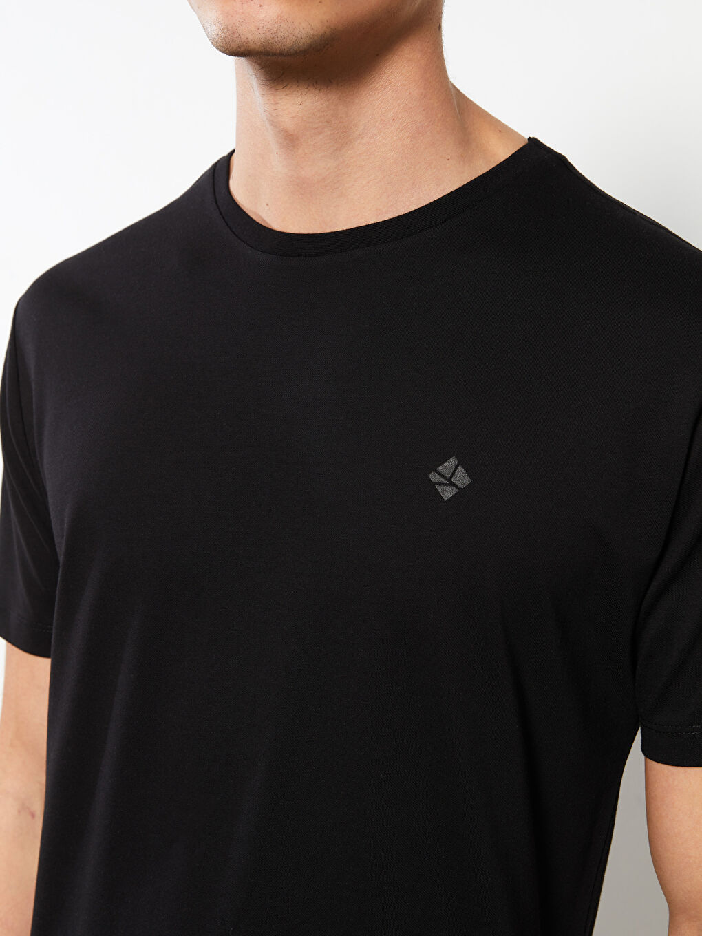 Siyah Bisiklet Yaka Kısa Kollu Pike Erkek Tişört-3