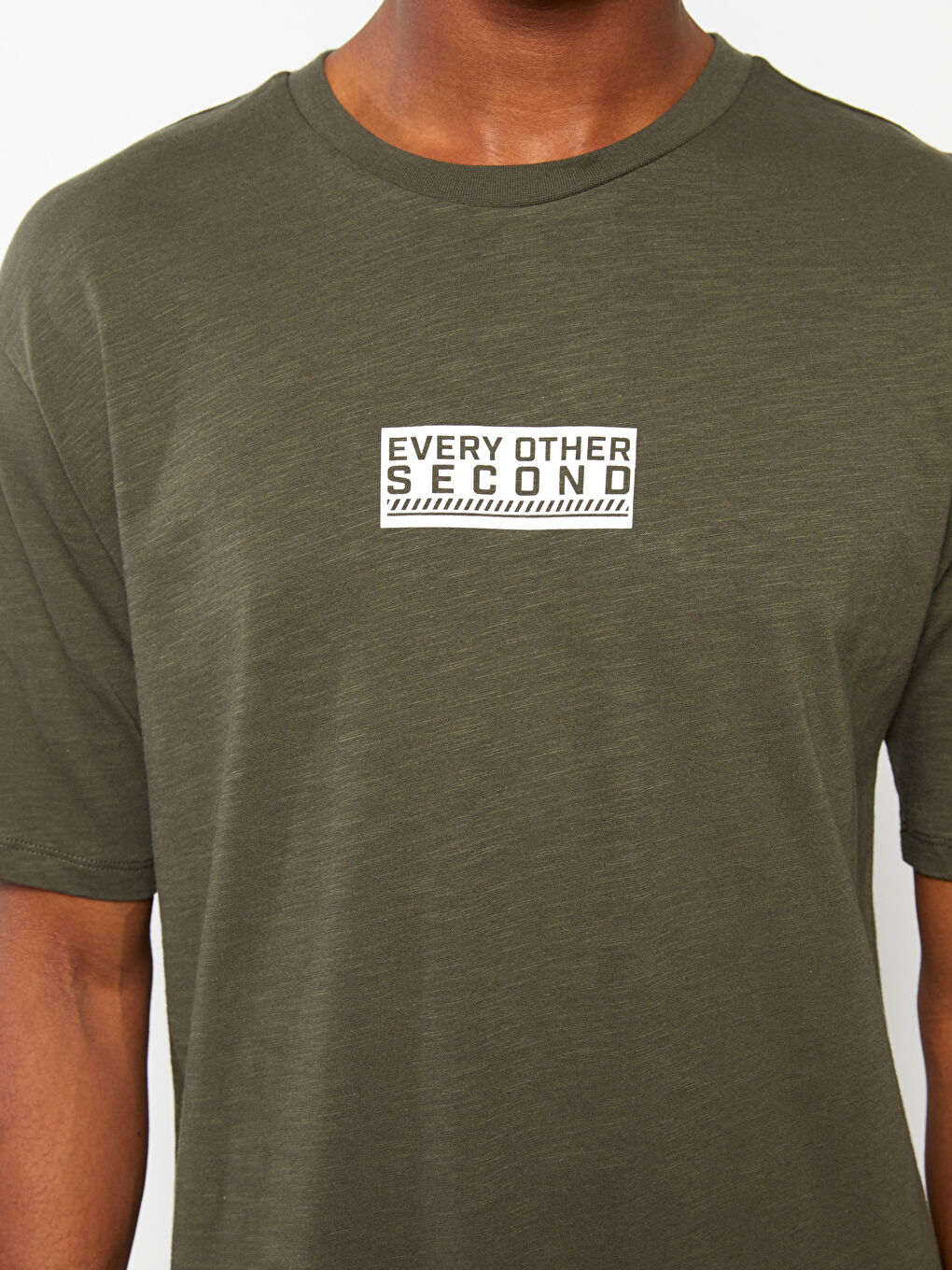 Haki Bisiklet Yaka Kısa Kollu Baskılı Penye Erkek Tişört-4