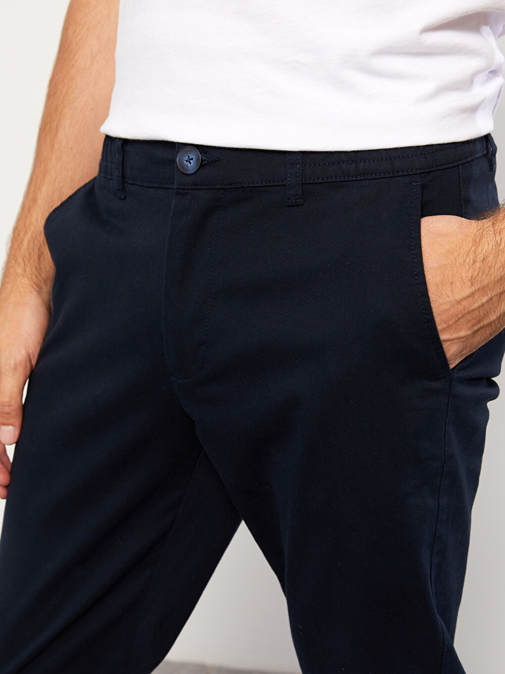 بنطلون رجالي بقصة رفيعة من قماش التويل-2