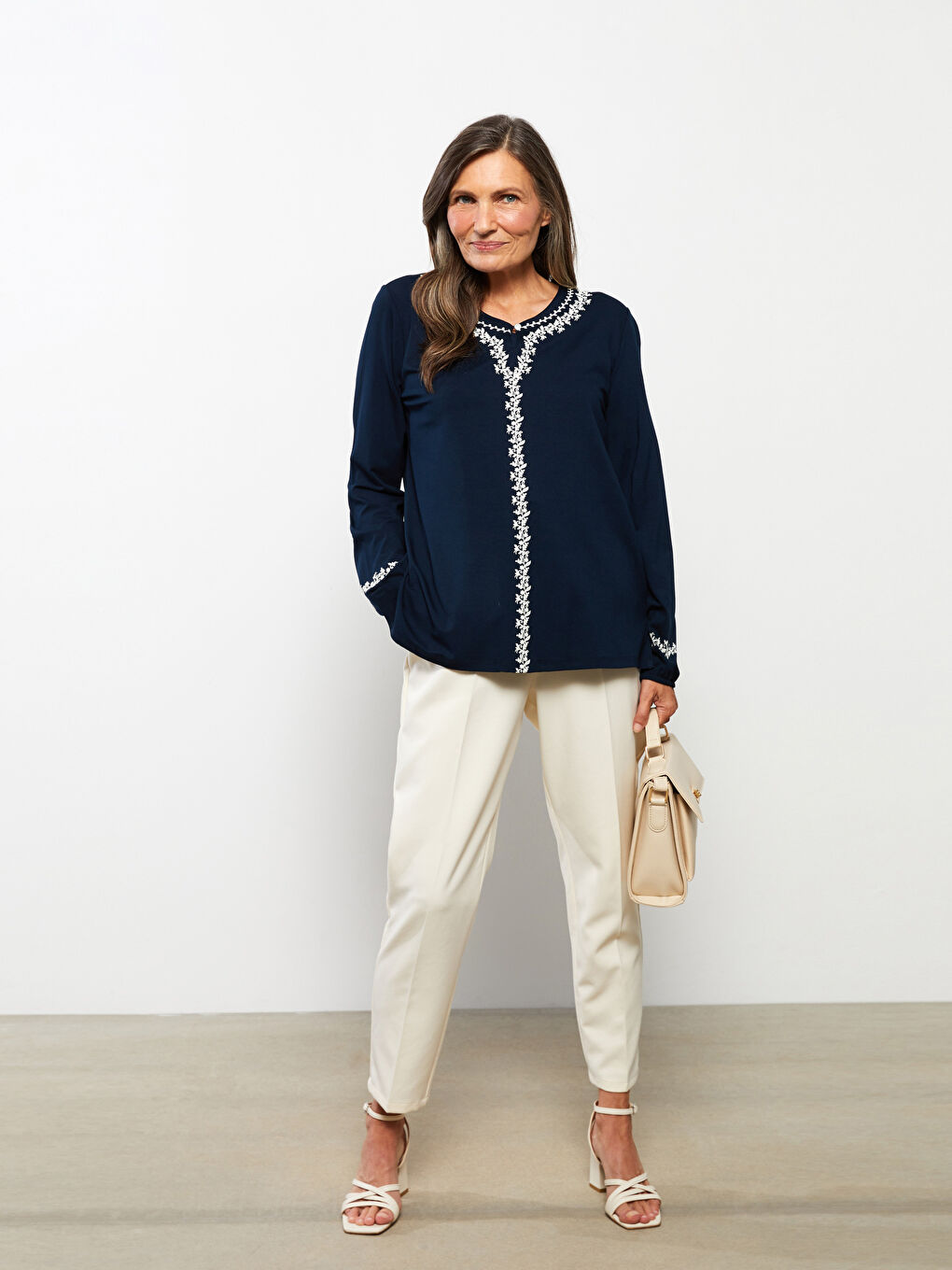 Lacivert Kaçık Yaka Desenli Uzun Kollu Kadın Bluz