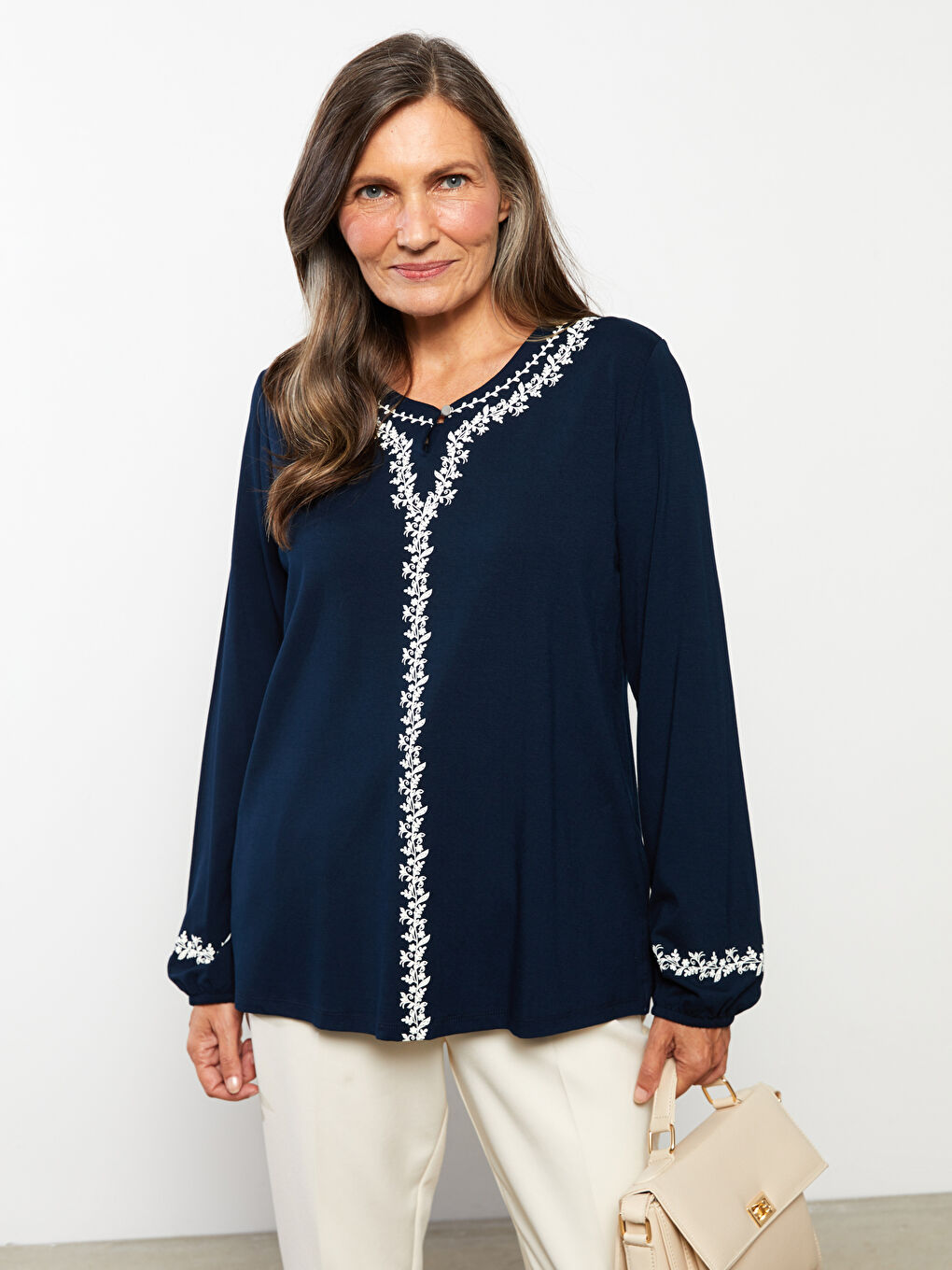 Lacivert Kaçık Yaka Desenli Uzun Kollu Kadın Bluz-1