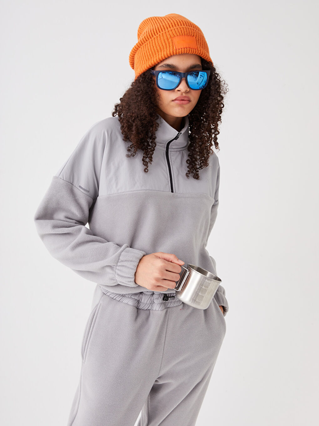 سويت شيرت صوف بأكمام طويلة وياقة واقفة للنساء