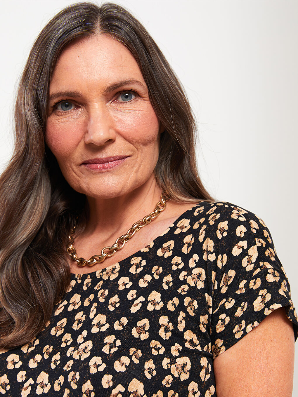 جل بۆ ژنان یه‌خه‌ خڕ گوڵدار قۆڵ كورت فۆرم-2