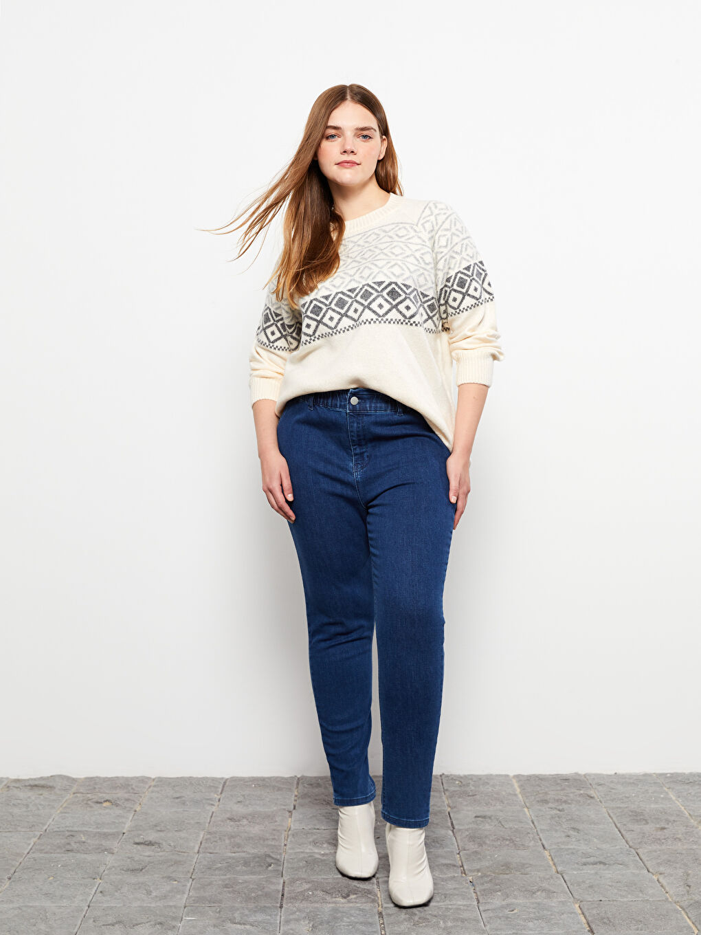 İndigo Büyük Beden Mom Fit Düz Cep Detaylı Rodeo Kadın Jean Pantolon