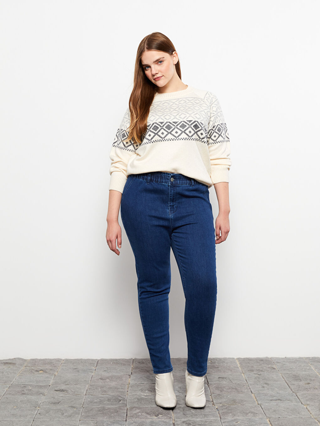 İndigo Büyük Beden Mom Fit Düz Cep Detaylı Rodeo Kadın Jean Pantolon-1