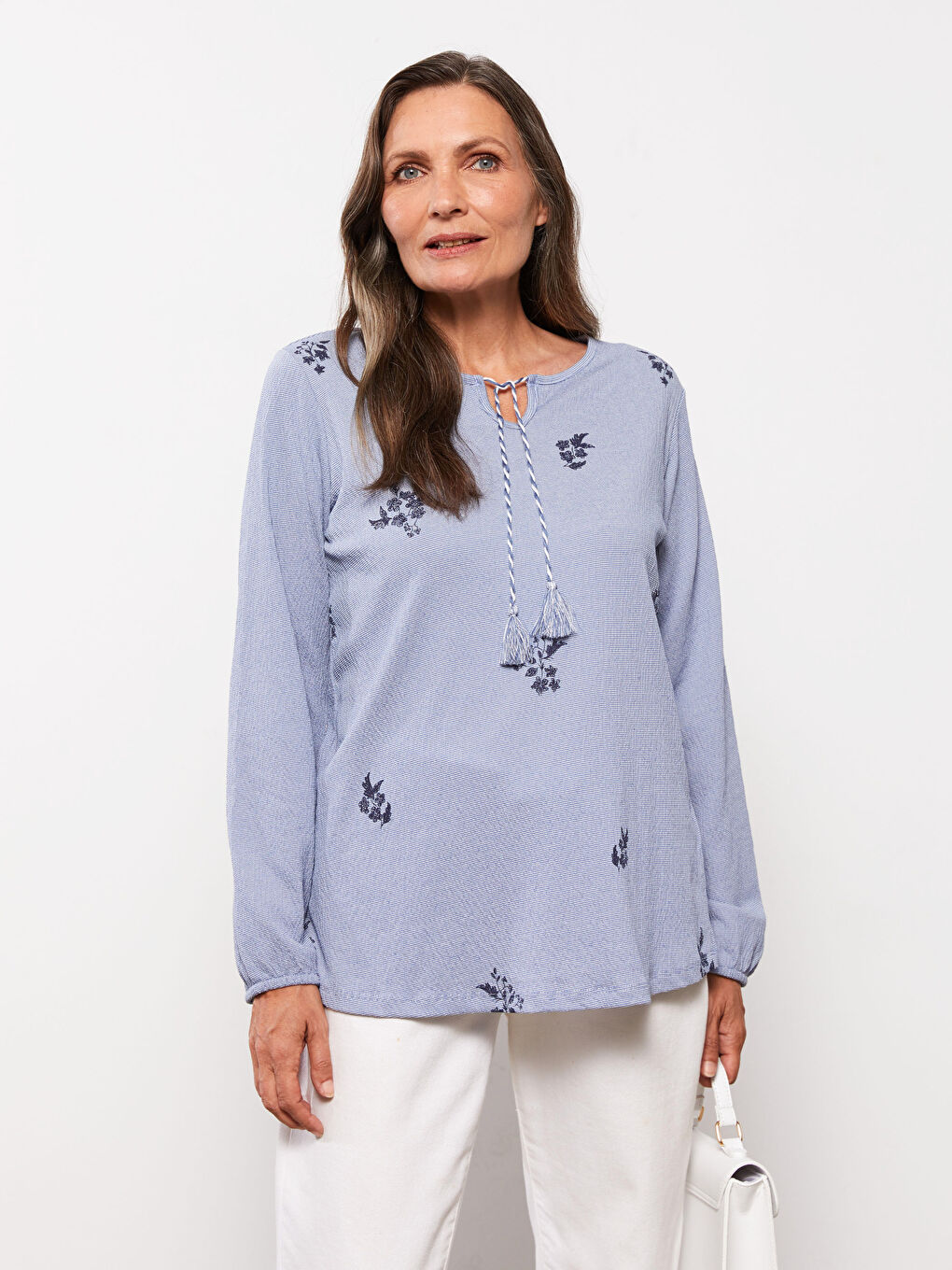 Mavi Bağlamalı Yaka Nakışlı Uzun Kollu Kadın Bluz-2