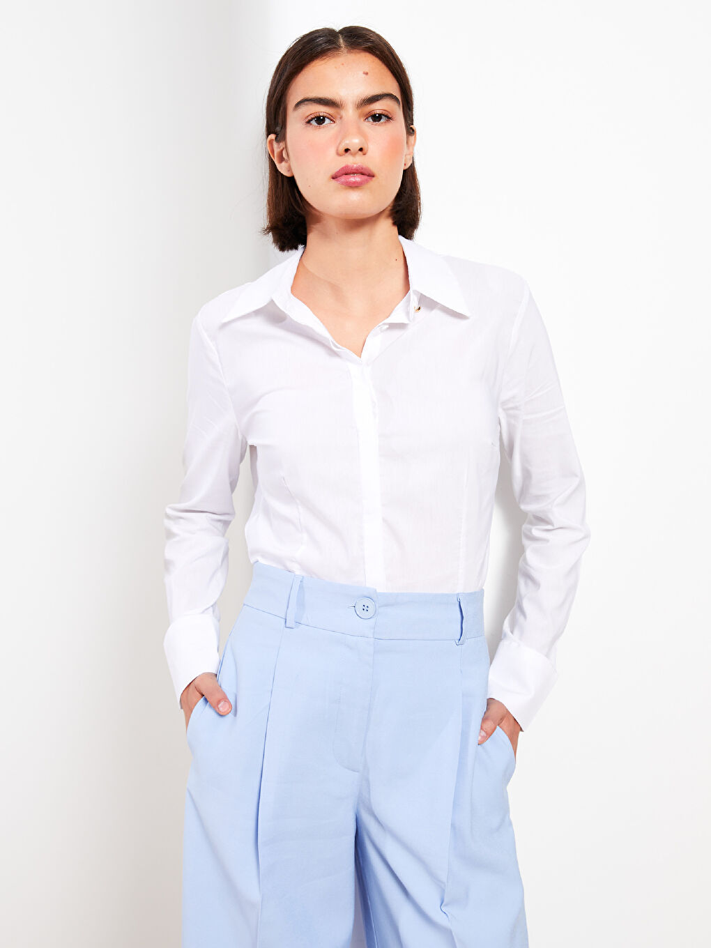 әйелдерге арналған ұзын жеңді түймелі стандартты пішімді жейде