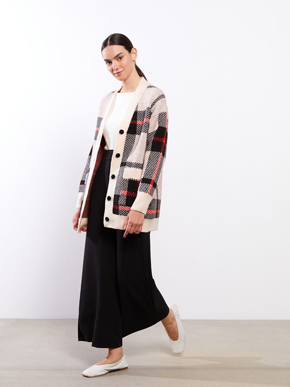 Siyah Kadın Standart Fit Düz Pantolon-1