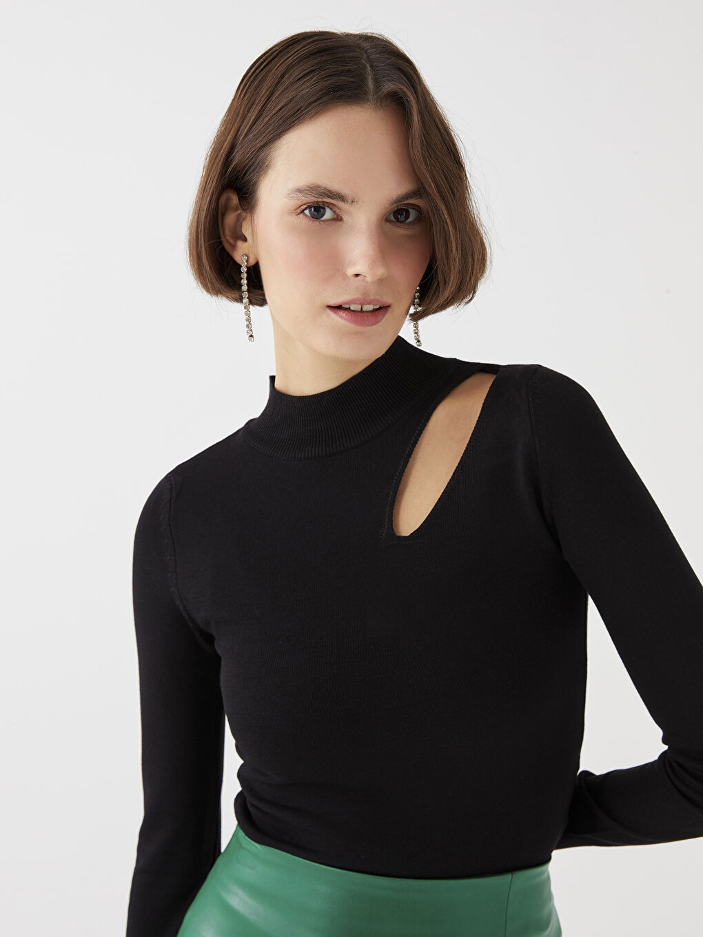 Siyah Dik Yaka Kadın Triko Kazak