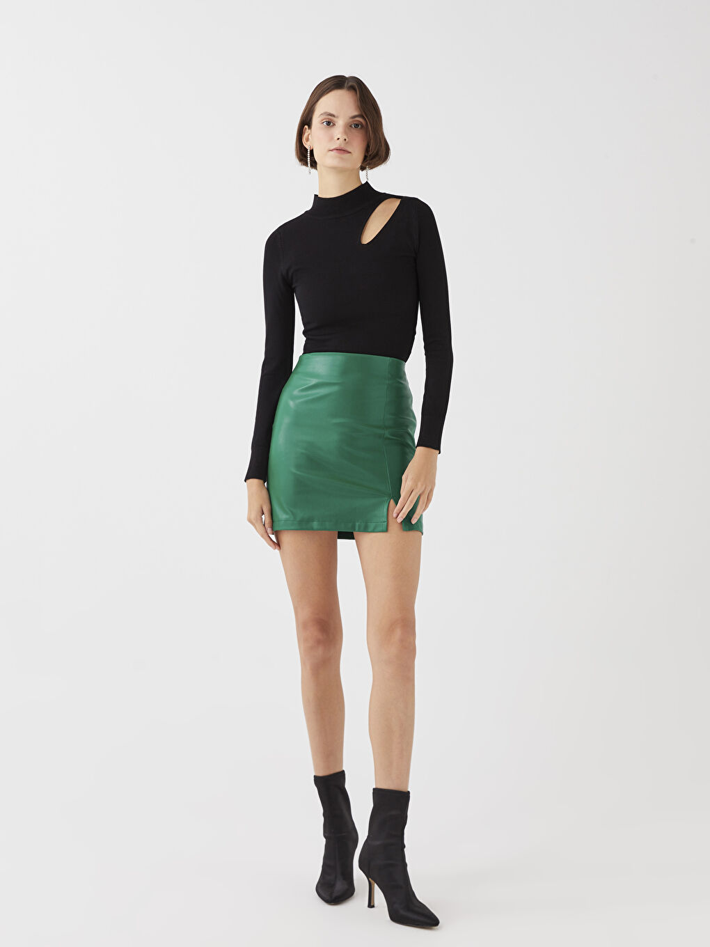 Siyah Dik Yaka Kadın Triko Kazak-2