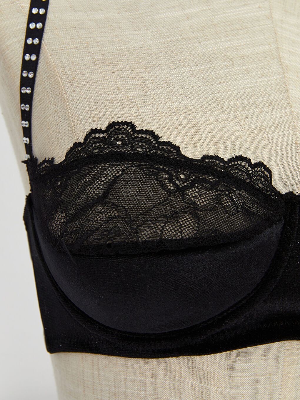 Siyah Balenli Dolgusuz Dantelli Fantezi Straplez Sütyen-2