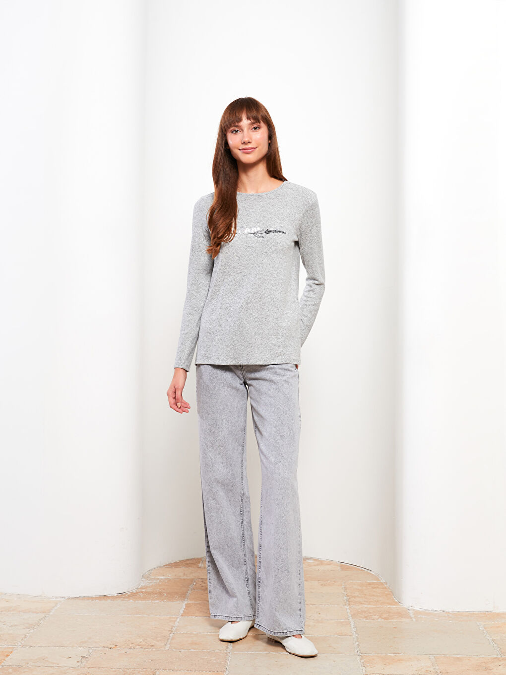 Gri Bisiklet Yaka Baskılı Uzun Kollu Kadın Tişört-1