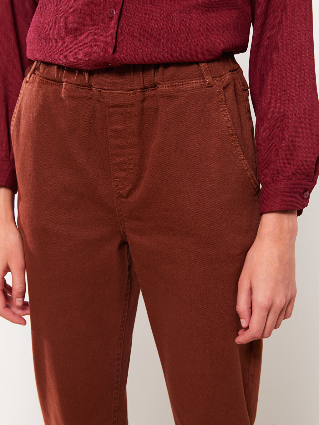 Kahverengi Beli Lastikli Düz Gabardin Kadın Pantolon-2