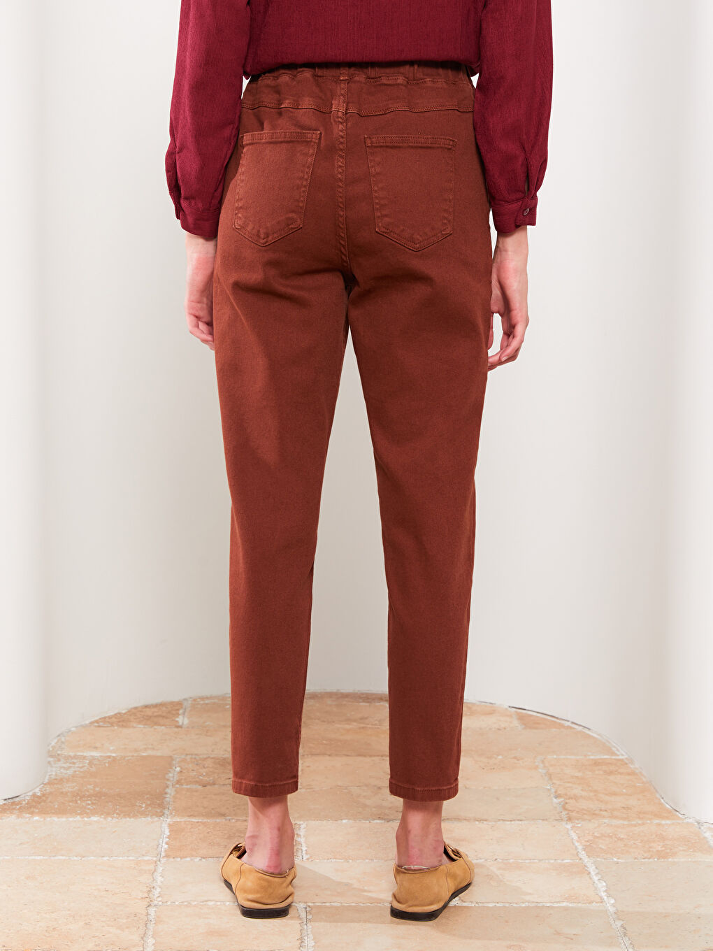 Kahverengi Beli Lastikli Düz Gabardin Kadın Pantolon-4