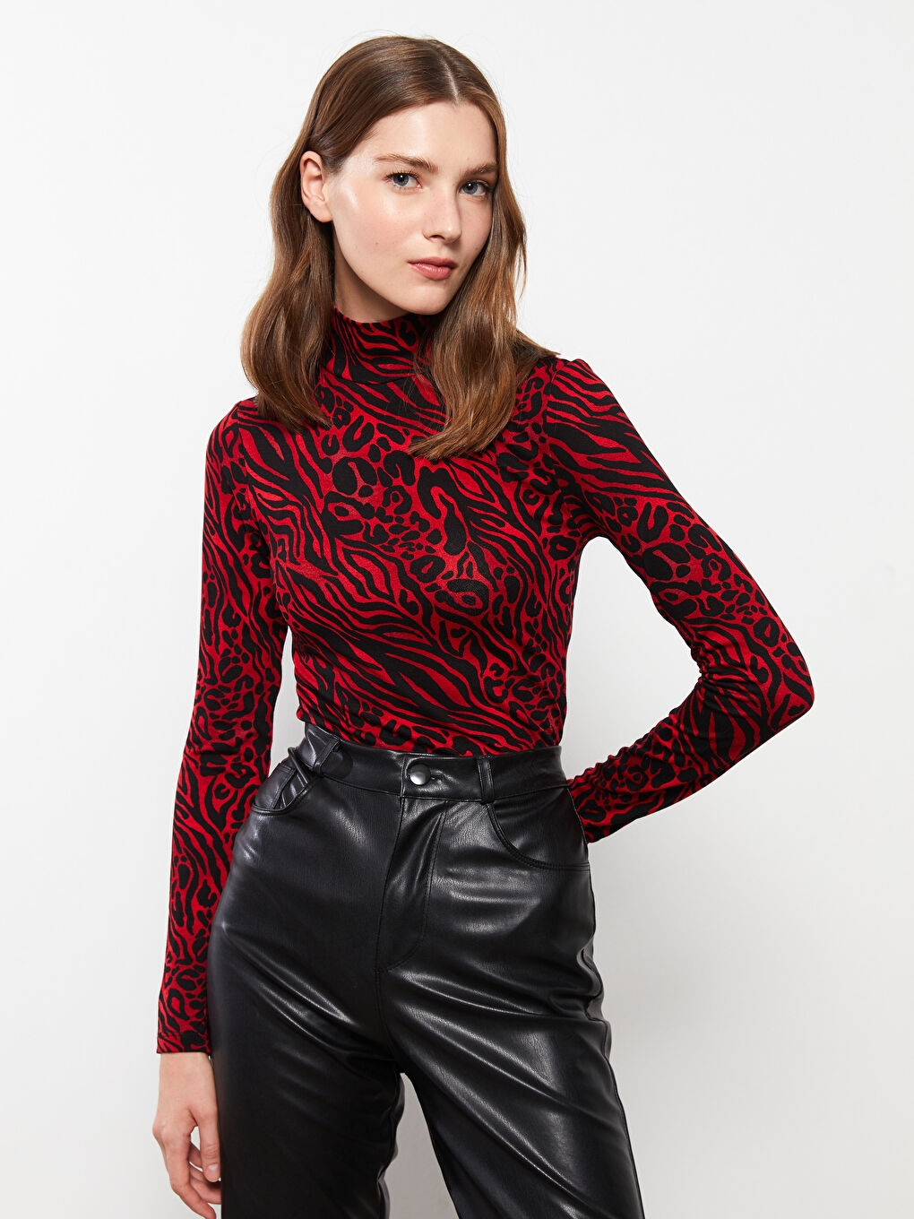 Karışık Dik Yaka Desenli Uzun Kollu Krep Kadın Tişört