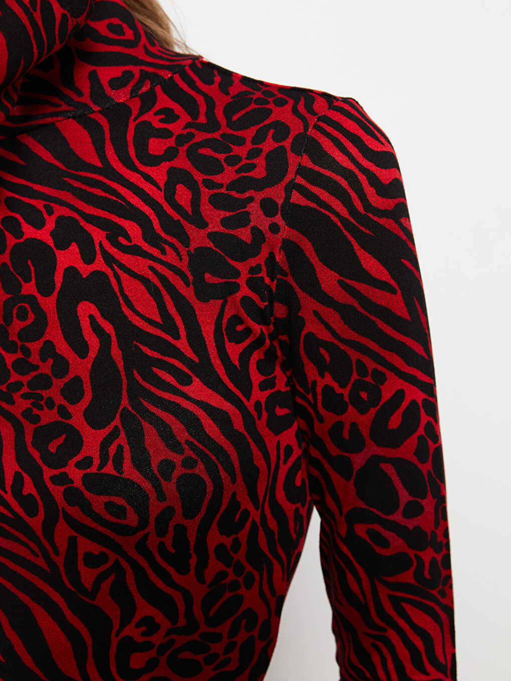 Karışık Dik Yaka Desenli Uzun Kollu Krep Kadın Tişört-3