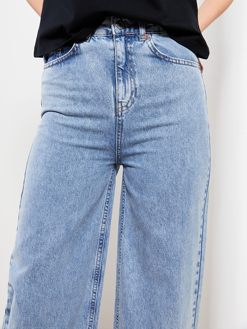 بنطلون جينز واسع الساق بوسط مطاطي للسيدات-2