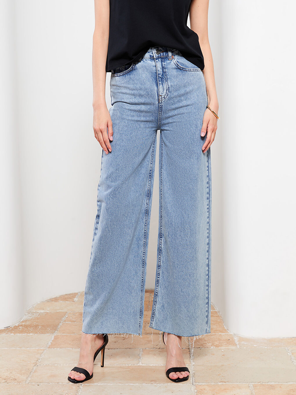 بنطلون جينز واسع الساق بوسط مطاطي للسيدات-3