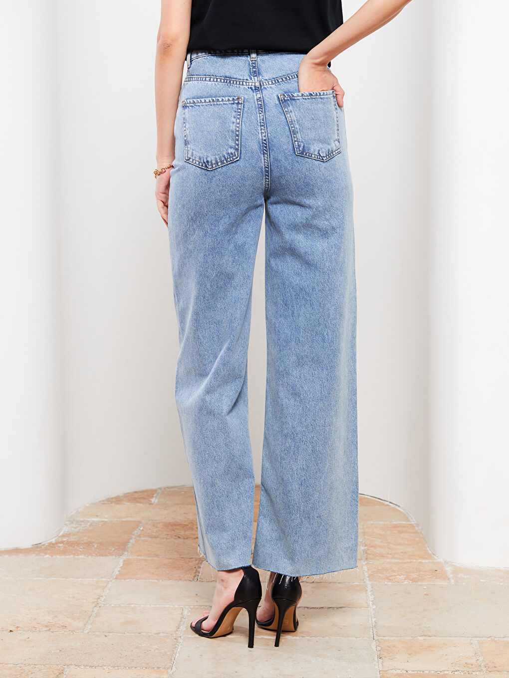 بنطلون جينز واسع الساق بوسط مطاطي للسيدات-4