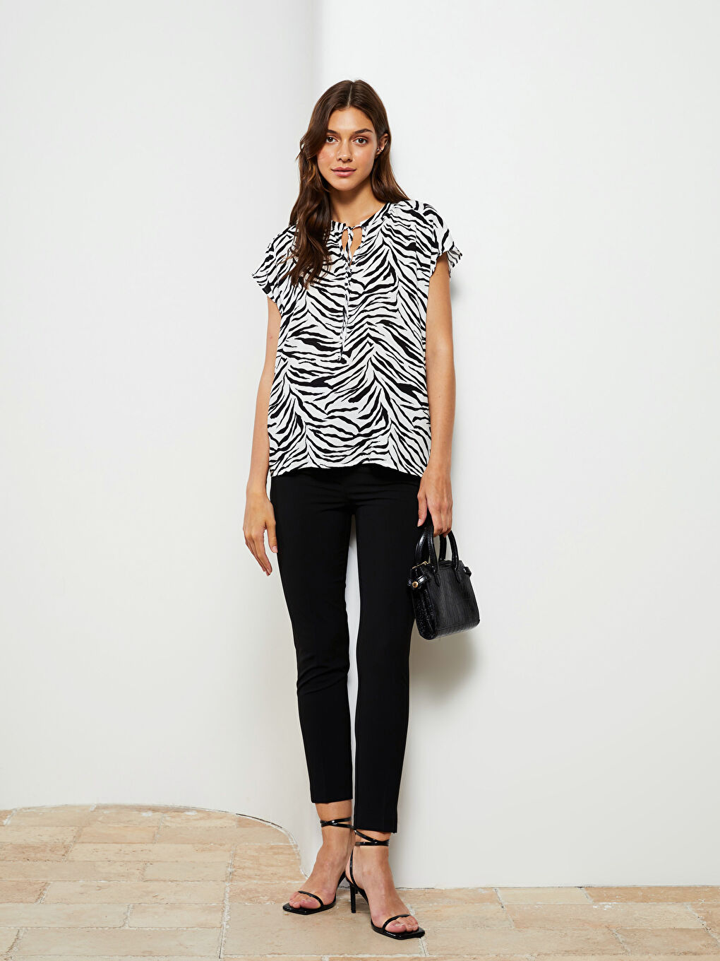 بنطلون سادة بقصة رفيعة للسيدات