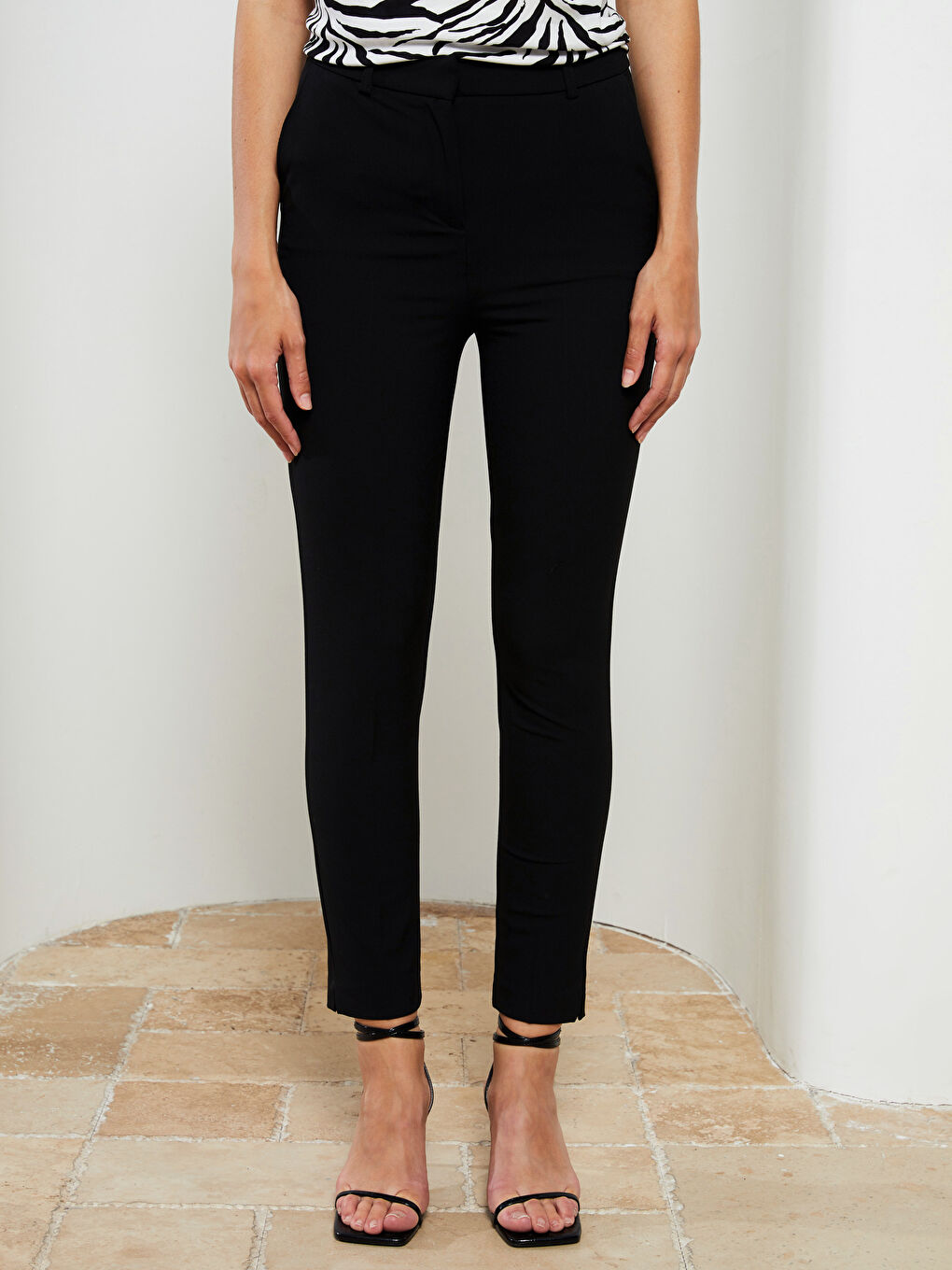 بنطلون سادة بقصة رفيعة للسيدات-2
