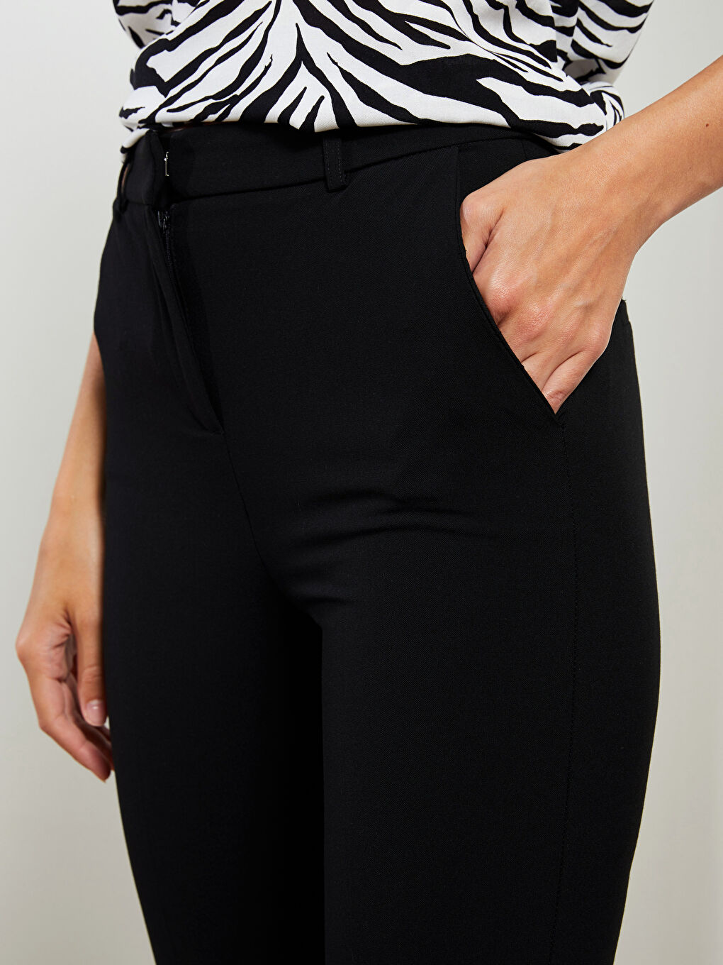 بنطلون سادة بقصة رفيعة للسيدات-3